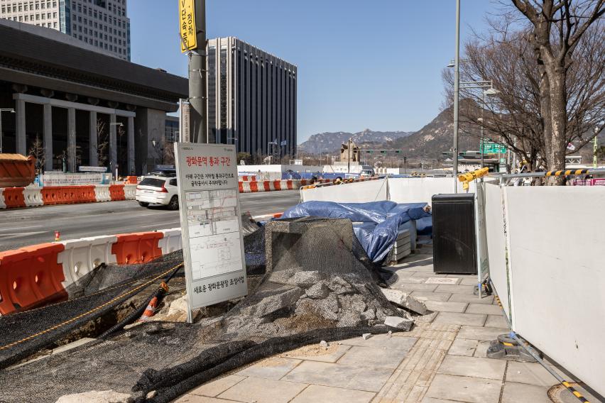 2021년 2월 8일(광화문광장 공사)
새로운 광화문광장 조성사업(도로공사) 현장(20210208)
20210208_KT빌딩 앞 거리_155